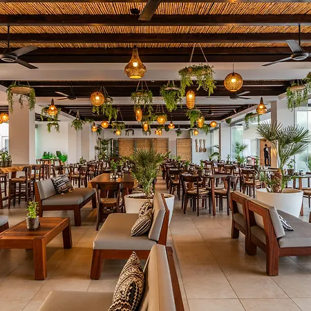 Hotel Nelia &