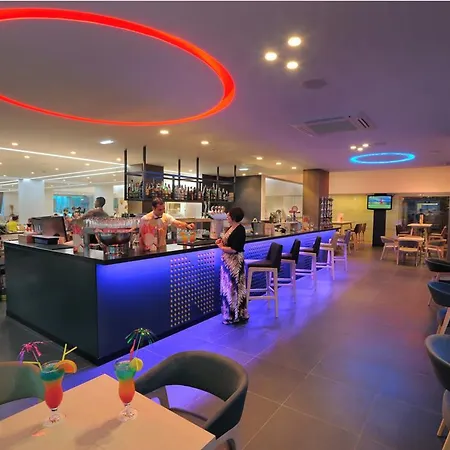 Hotel Nelia & 4*